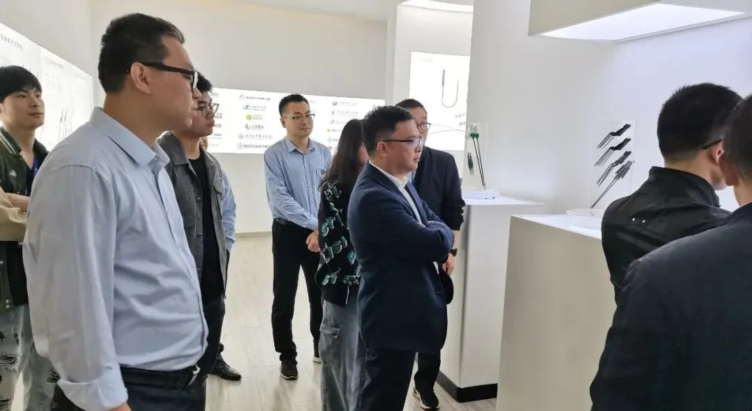 深化院企合作，赣南医学院院长带队到访我司参观交流